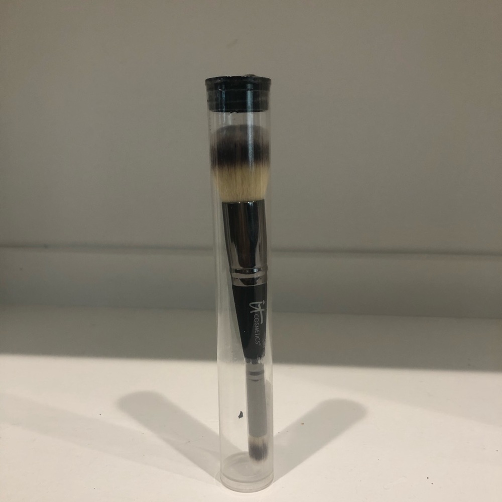 IT Cosmetics dual sided Make-up Brush